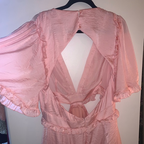 Showpo NWT Maricris open back bell sleeve frill mini dress dusty pink Sz 12 - Picture 5 of 7